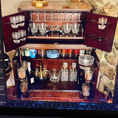 Vintage Fitted Portable Cocktail Bar / Dry Bar Cabinet.
 Era & Style: Mid-20th Century (c. 1950s–1970s) traditional/mid-century...