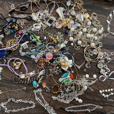Sale Photo Thumbnail #32: Assorted costume jewelry