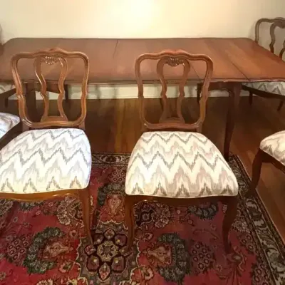 Extendable Dining Table with Six Chairs & Table Pads