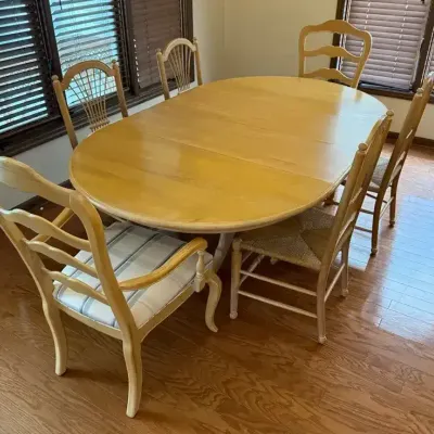 Ethan Allen Extendable Dining Table with Six Chairs