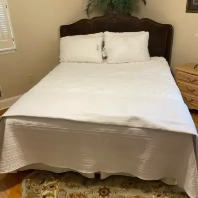 Classic Wooden Full-Size Bed with Mattress & Linens