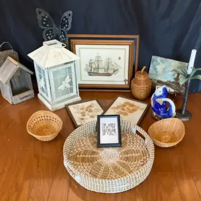 Coastal Décor & Decorative Accents