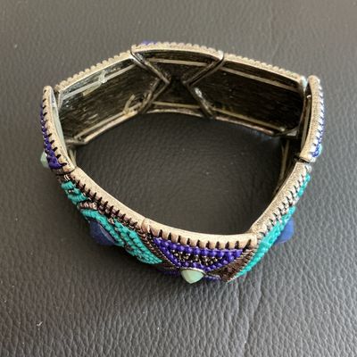 Sale Photo Thumbnail #80: Very nice Fashion stretchy bracelet 
Please see attached pictures