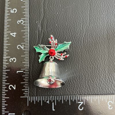 Sale Photo Thumbnail #154: Vintage Christmas fashion Brooch 
Please see attached pictures