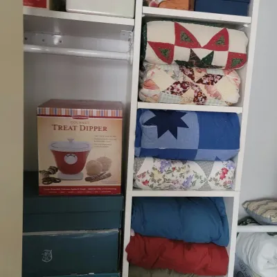 Sale Photo Thumbnail #44: Quilts