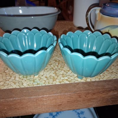 Sale Photo Thumbnail #977: Vintage Turquoise Scalloped Ruffled Bowls (Set of 2)