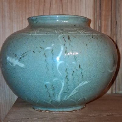 Sale Photo Thumbnail #292: Korean Celadon Glazed Jar with Inlaid Crane Motif