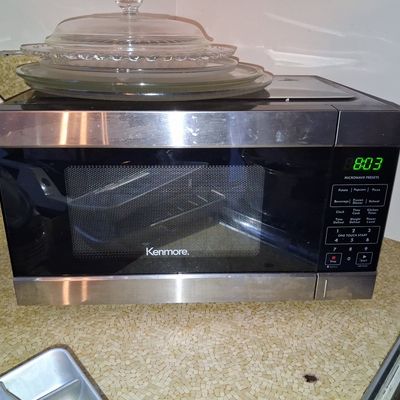 Sale Photo Thumbnail #523: Kenmore 0.9 cu ft Stainless Steel Countertop Microwave Oven