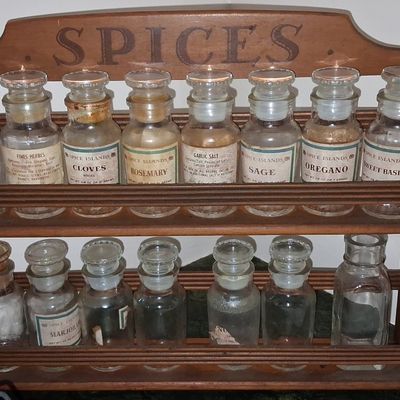 Sale Photo Thumbnail #735: Vintage Spice Islands Spice Rack with 12 Jars