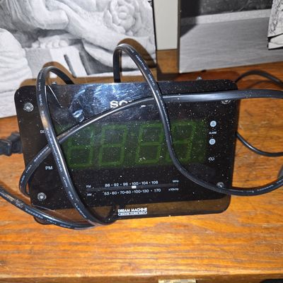 Sale Photo Thumbnail #948: Sony Dream Machine Auto Time Set Clock Radio ICF-C414