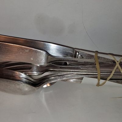 Sale Photo Thumbnail #707: Wm. A. Rogers Celebrity Rose Silverplate Flatware Set
