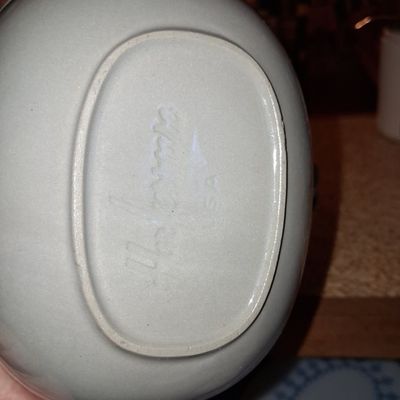 Sale Photo Thumbnail #943: Hull Pottery American Modern Oval Serving Bowl