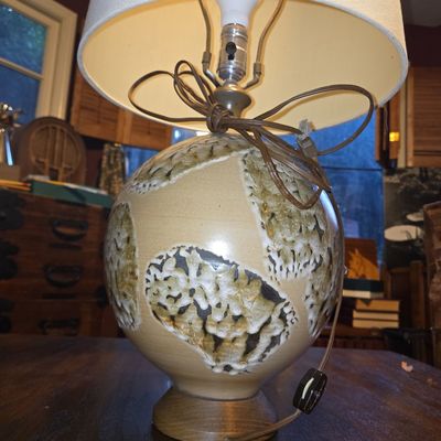 Sale Photo Thumbnail #103: Mid-Century Tye of California Ceramic Lamp