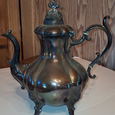 Sale Photo Thumbnail #678: Reed & Barton Winthrop Silver-Plated Teapot