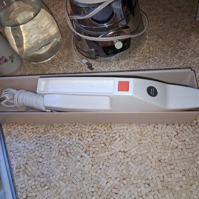 Sale Photo Thumbnail #837: General Electric Electric Knife with Original Tray