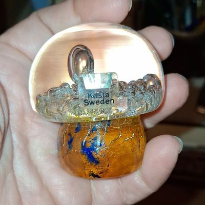 Sale Photo Thumbnail #533: Kosta Boda Göran Wärff Mushroom Paperweight