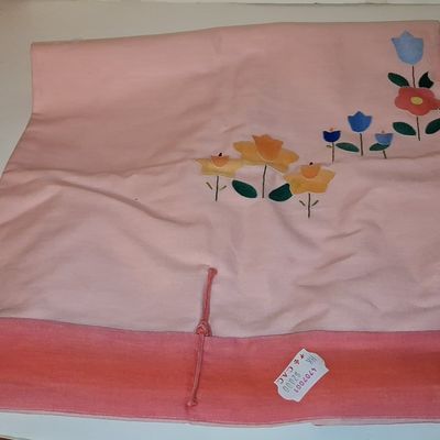 Sale Photo Thumbnail #954: Vintage Floral Appliqué Table Runner