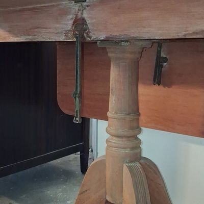Sale Photo Thumbnail #317: Duncan Phyfe Style Mahogany Drop-Leaf Pedestal Table