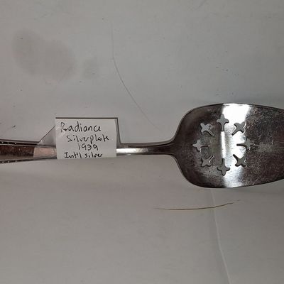 Sale Photo Thumbnail #1001: International Silver Radiance Pattern Cake Server