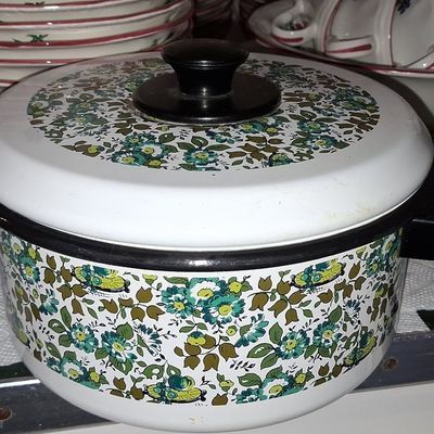 Sale Photo Thumbnail #653: Fancipans Enamelware Casserole Pot