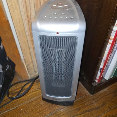 Sale Photo Thumbnail #778: Lasko Ceramic Tower Heater