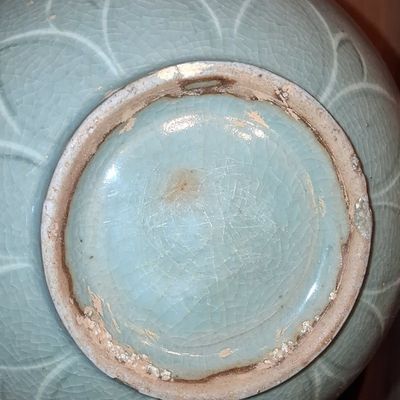 Sale Photo Thumbnail #291: Korean Celadon Glazed Jar with Inlaid Crane Motif