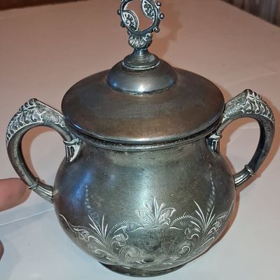 Sale Photo Thumbnail #891: Barbour Silver Co. Quadruple Plate Sugar Bowl with Lid