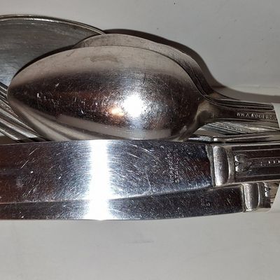 Sale Photo Thumbnail #706: Wm. A. Rogers Celebrity Rose Silverplate Flatware Set