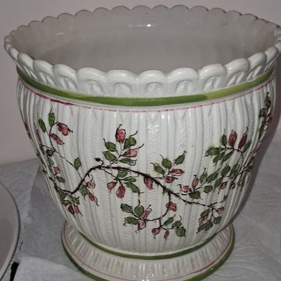 Sale Photo Thumbnail #363: Meiselman Italian Majolica Planter