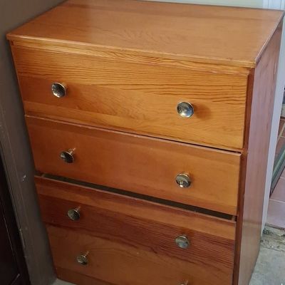 Sale Photo Thumbnail #282: Mid-Century Modern Three-Drawer Chest