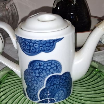 Sale Photo Thumbnail #831: Toscany Nuage Teapot