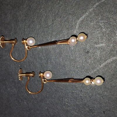 Sale Photo Thumbnail #100: Mid-Century 14k Yellow Gold Cultured Pearl Drop Screw-Back Earrings