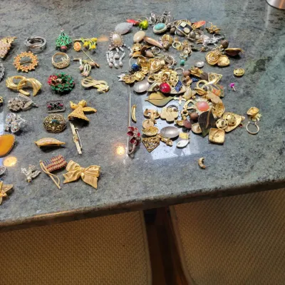 Sale Photo Thumbnail #5: Jewelry 