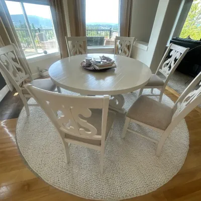 Round dining table - seating for 6
