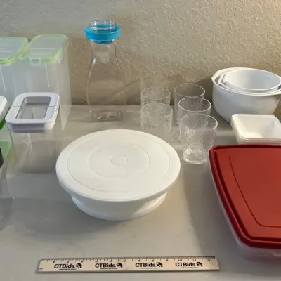 Kitchen Plastics Lot - Rubbermaid, Snapware, Wilton++
