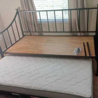 Daybed, -Metal Frame & Twin Pull-out Mattress
