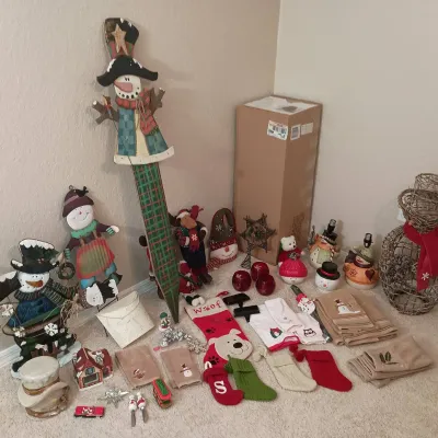 Christmas - 4.5' Virginia Pine, Yard Decor, Towels, Lamps, Hallmark++