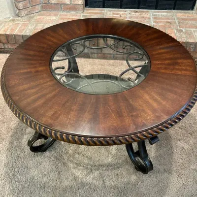 Ashley Furniture Gambrey Round Coffee Table 38x38x20