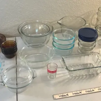 Pyrex Lot - Pie Pans, Mixing Bowls, Pitcher+++