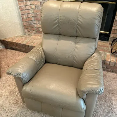 La-Z-Boy Taupe Pinnacle Leather Rocker Recliner 35x30x37