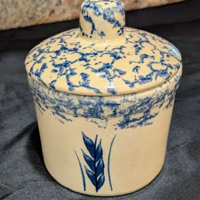 Vintage R.R.P. Co. Roseville Ohio Blue Spongeware Lidded Crock - 1 Pt.