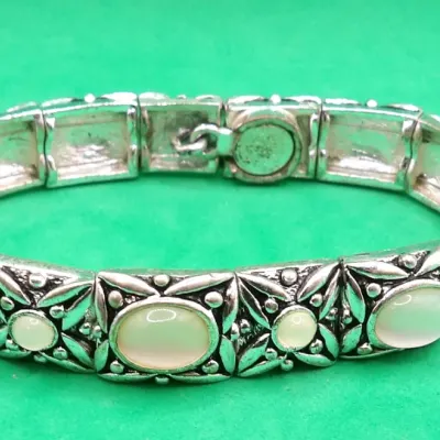 Sale Photo Thumbnail #283: Costume bracelet