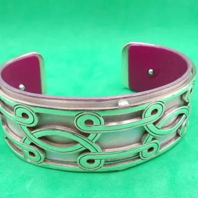 Sale Photo Thumbnail #281: Costume bracelet
