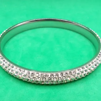 Sale Photo Thumbnail #282: Costume bracelet