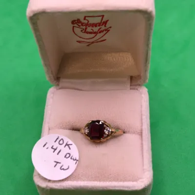 10k Ring with stone 