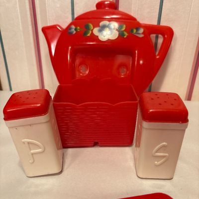 Sale Photo Thumbnail #909: Very groovy!! 2 cups saucer wall pockets