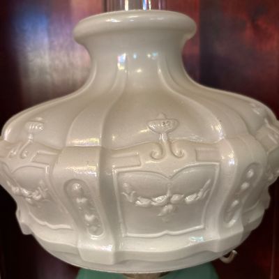 Sale Photo Thumbnail #405: Aladdin Model B lamp. Stunning!