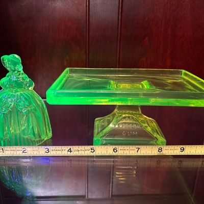 Sale Photo Thumbnail #365: See pics. Pedestal has the gum insignia on all four sides