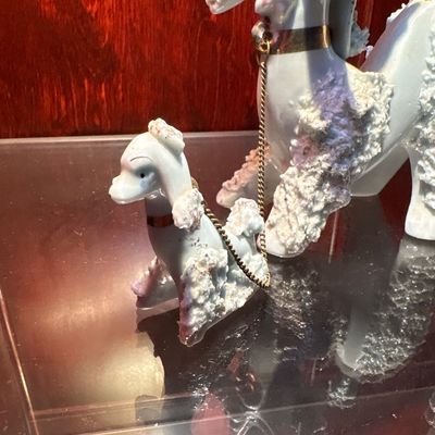 Sale Photo Thumbnail #487: Talk with rhinestone collar has two chains, but only one dog.