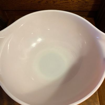 Sale Photo Thumbnail #925: In mint condition! 4 qt and two 1 1/2 qt bowls.